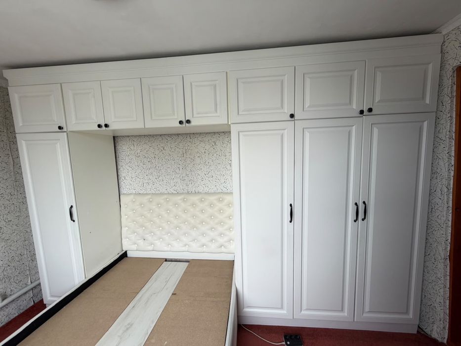 Продам стенку б/у с кроватью