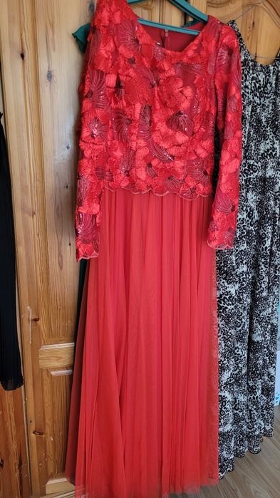 Vând rochițe de  ocazie