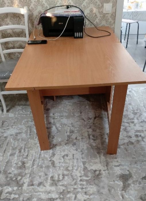 Продам стол книжный