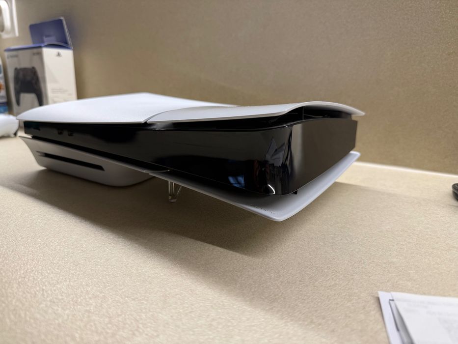 Playstation 5 slim 1 TB + два dualsense контролера