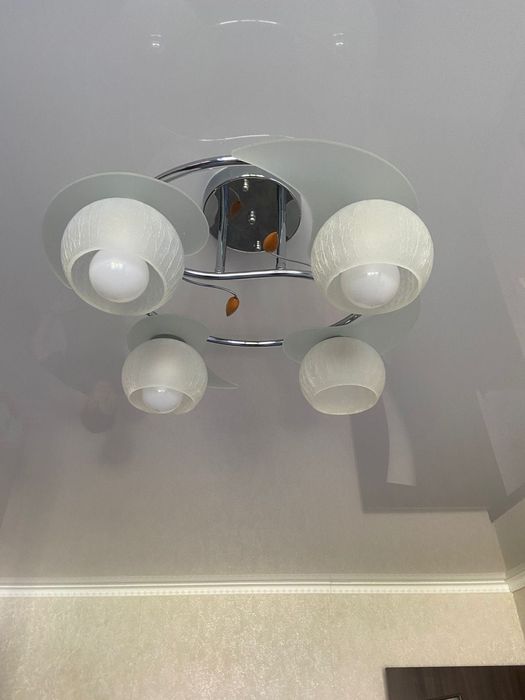 Продам люстру для комнаты