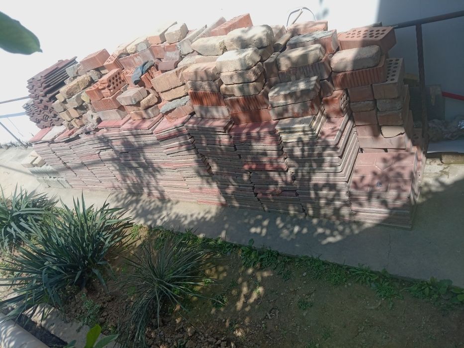 Bruschatka qizil 30×30 ideal.