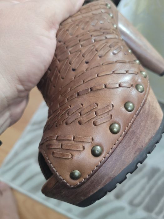 Saboti din piele naturala Zara