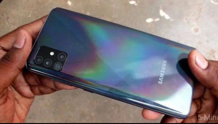 Продам телефон Samsung A51