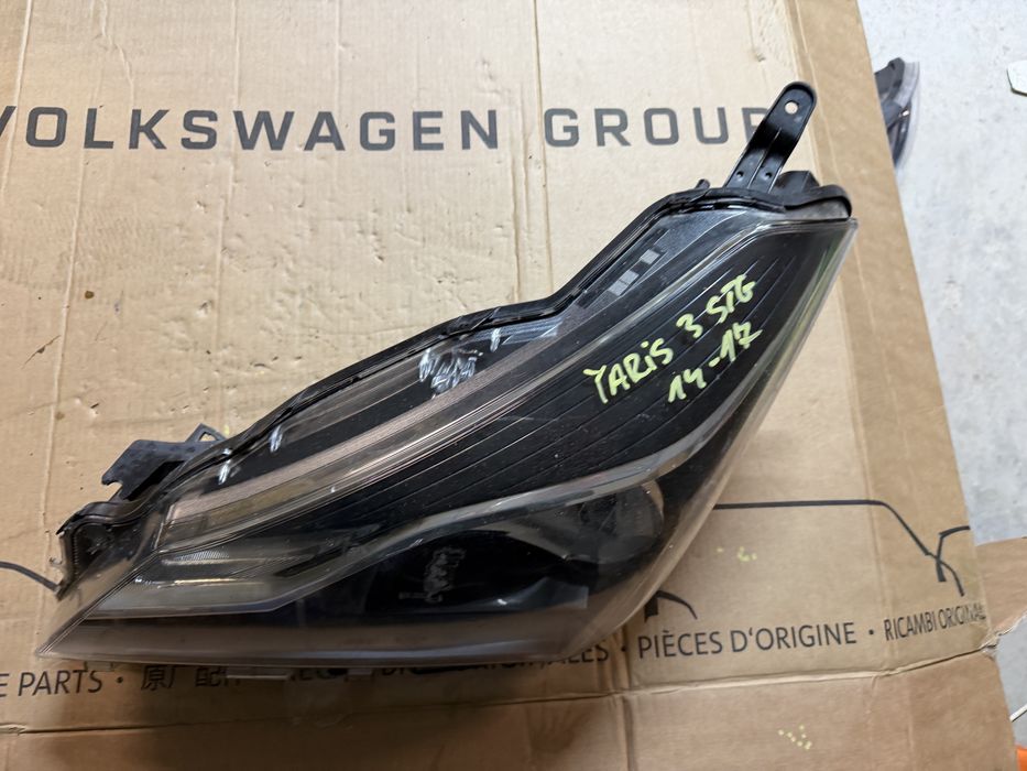 Far stanga Toyota Yaris 3 Halogen 2014/2015/2016/2017