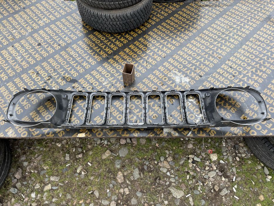 Решетка Jeep Renegade