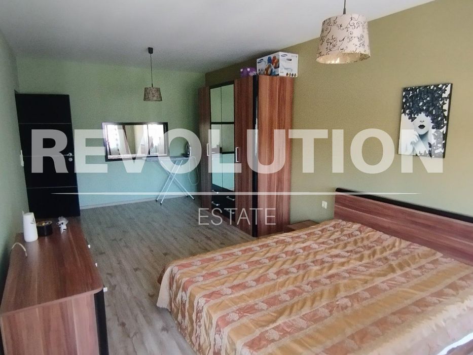 Дава се под наем Тристаен апартамент в к.к. Св.Св. Константин и Елена - 105 кв.м за 900 € - Снимка #1