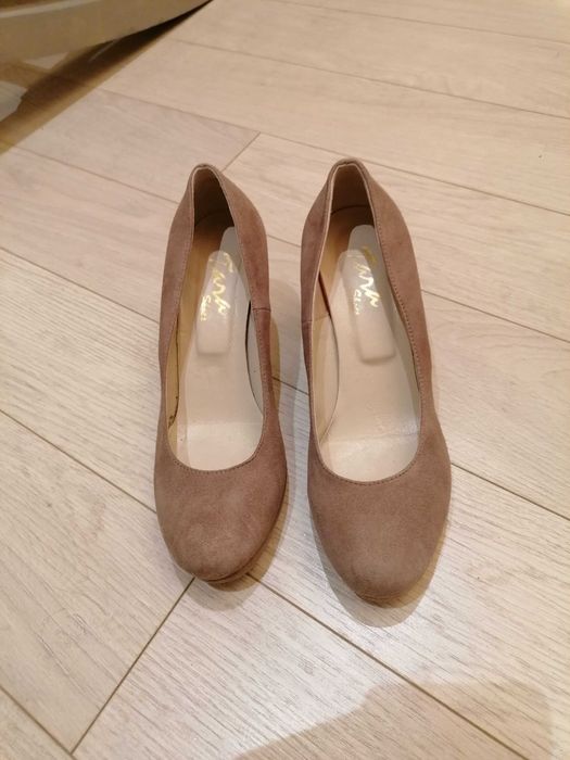 Елегантни естествена кожа практически нови