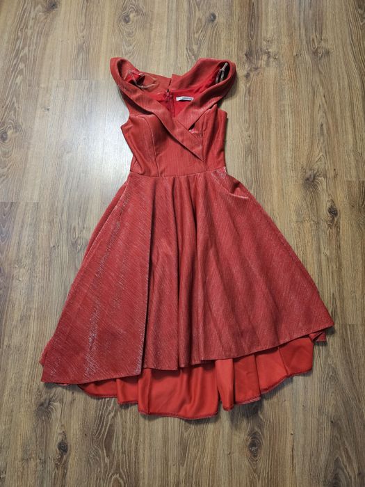 Платья женские отдам даром