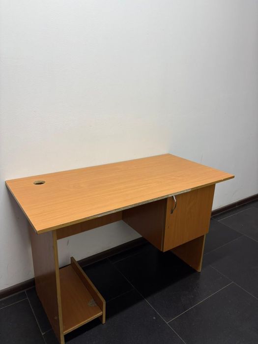 Стол учителя, преподователя, для офиса