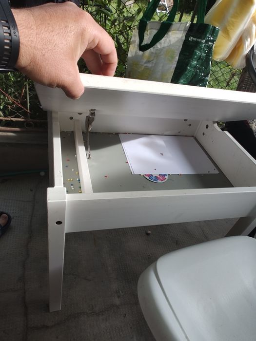 Măsuță mică de birou IKEA și scaun