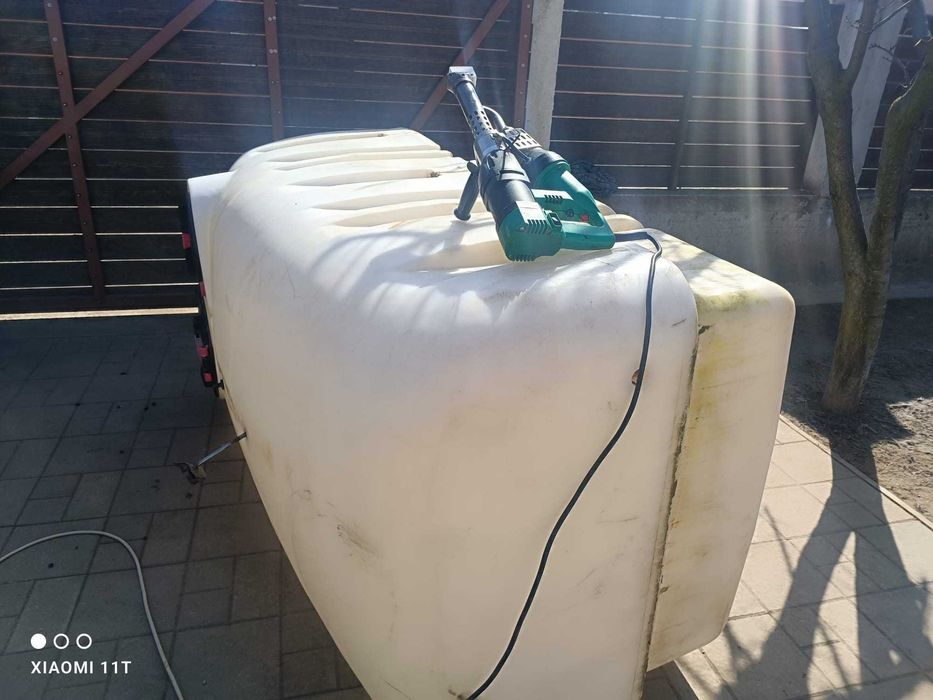 Reparatii/lipire statii de erbicidat / combina si rezervoare plastic