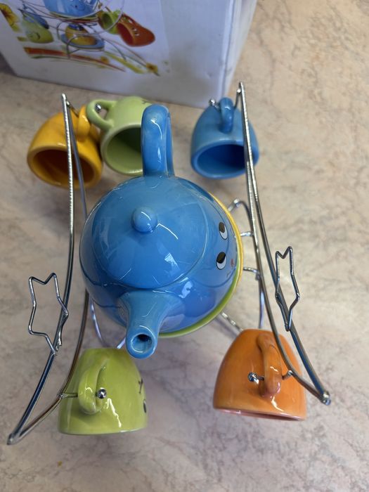 Детски порцеланов сервиз за чай със стойка