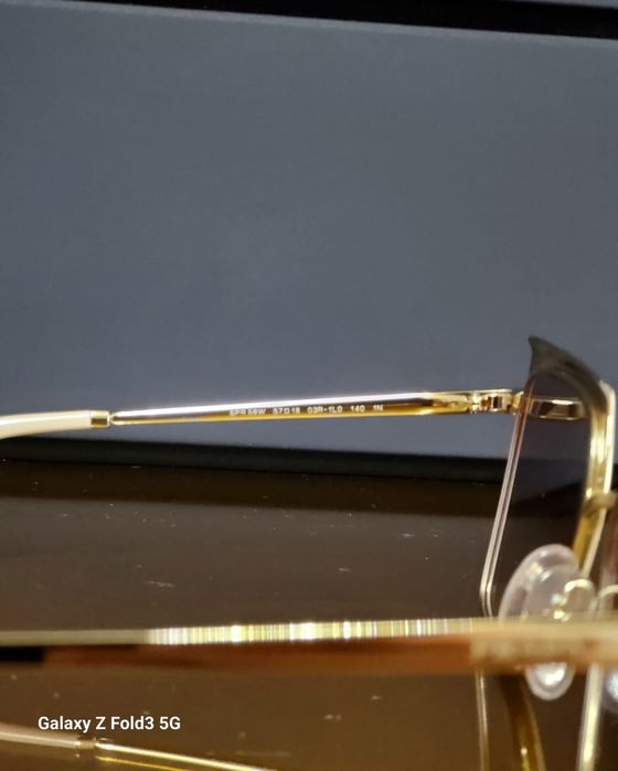 Продам женские очки Prada