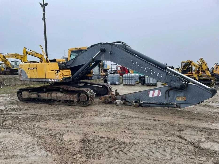 Dezmembrez excavator pe senile Volvo EC 240 BLC -Piese de schimb Volvo