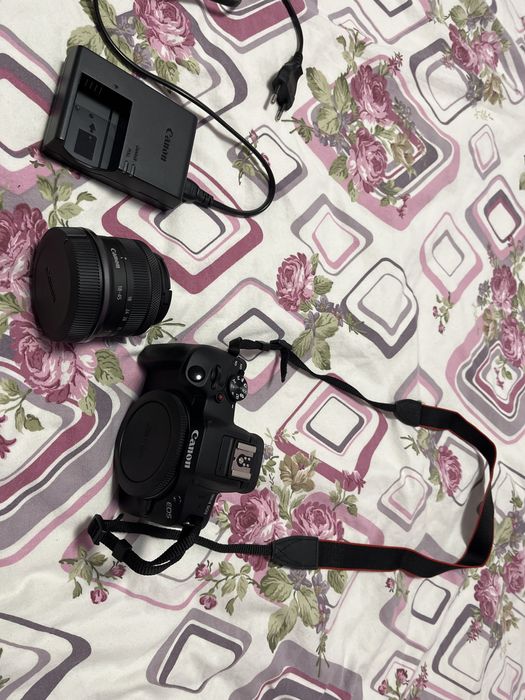 Фотоапарат Mirrorless Canon EOS R100 + Обектив RF-S 18-45мм + чанта
