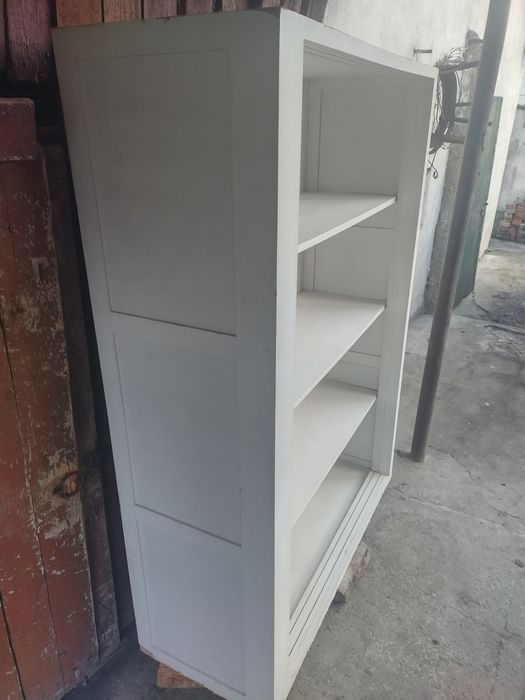 Продавам кухненски шкаф бял.Само лично предаване за град Шумен