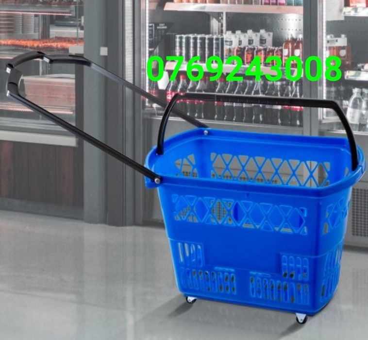 Vand rafturi pentru supermarket