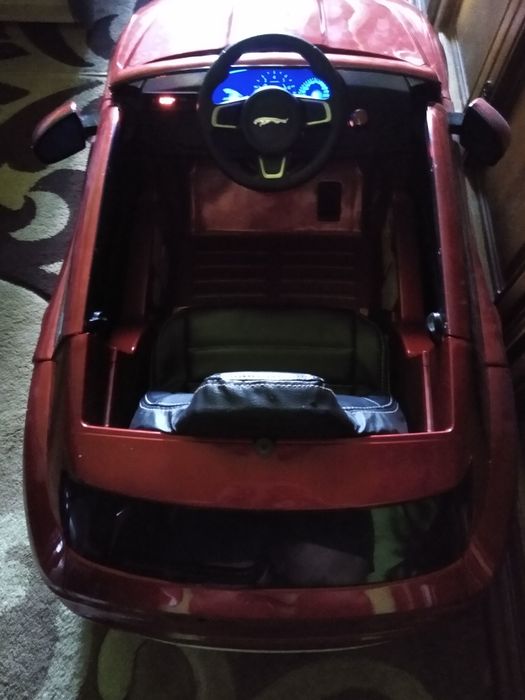 Mașina pentru copii JAGUAR culoare roșie