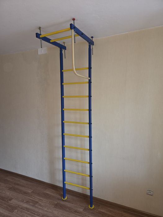 Продам спортивный снаряд, шведскую стенку, турник, для квартиры.