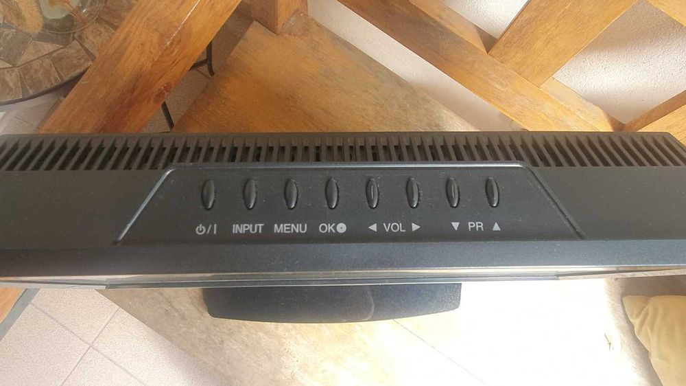 Monitor / TV LG 19" (HDMI, VGA, SCART) - Stare foarte bună