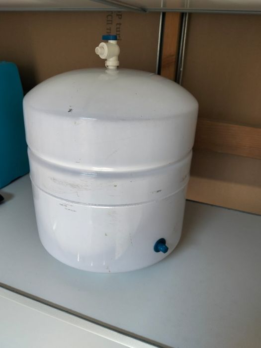 Продам  бак от фильтра воды