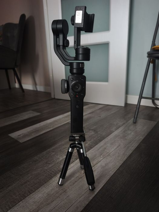 Zhiyun Smooth 4 – Gimbal stabilizator pentru telefon
250,00 RON
OLX Romania
Used
+9,98 RON shipping