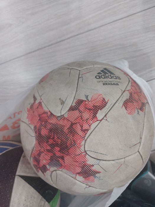 Продам Футбольные мячи