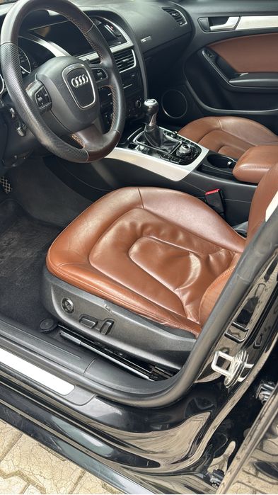 Vînd audi a5 2 L