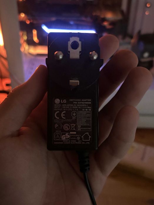 Монитор LG 23ЕА63VB - за части / със счупена матрица