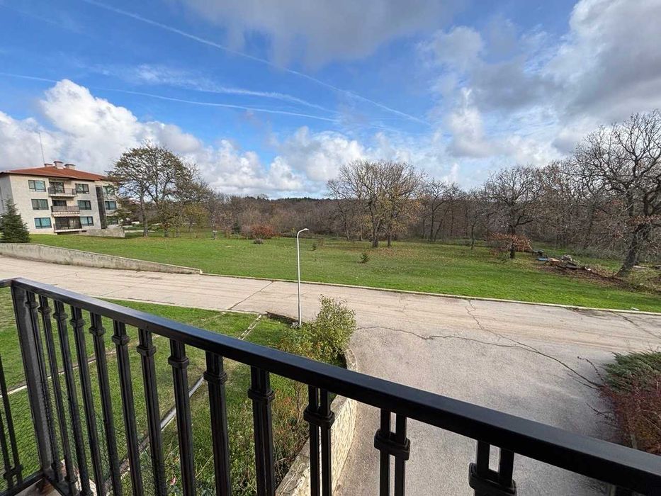 Продава се Двустаен апартамент в с. Приселци, Област Варна - 62 кв.м за 691 €/кв.м - Снимка #1