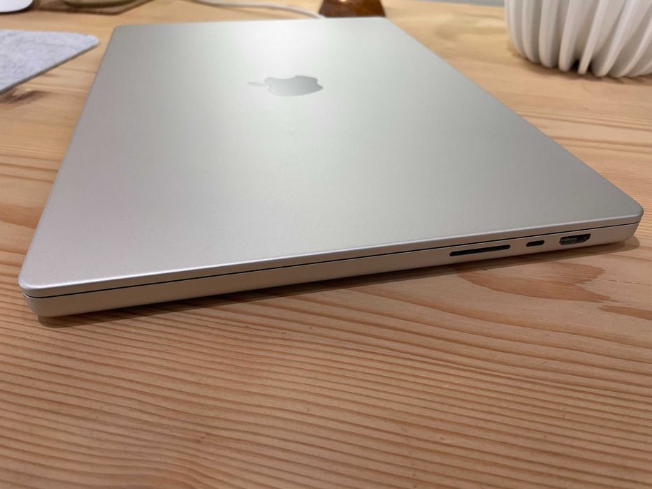 Apple 16-inch MacBook Pro: Apple (2021) M1 Pro 16GB RAM, 16-Core GPU 3,2 GHz - Silver