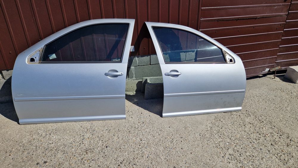 Usa fata stanga dreapta Vw Golf 4, cod culoare LA7W