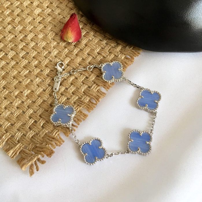 Красиви дамски гривни