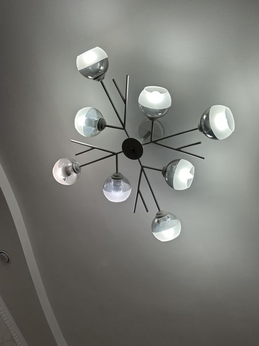 Продам люстру в отличном состоянии