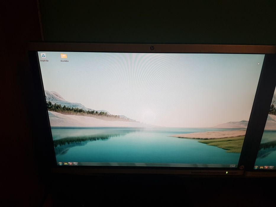 Două Monitoare HP Vechi