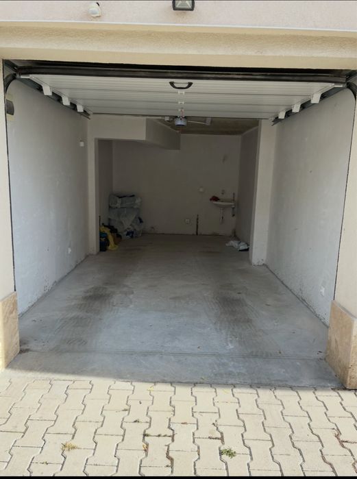 Дава се под наем Гараж / Паркомясто в София, Център - 22 кв.м за 178.5 € - Снимка #1