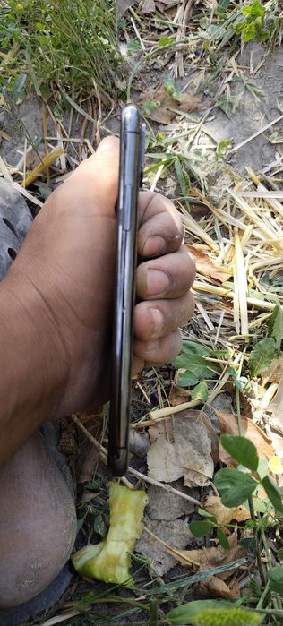 iPhone Xs qorasi