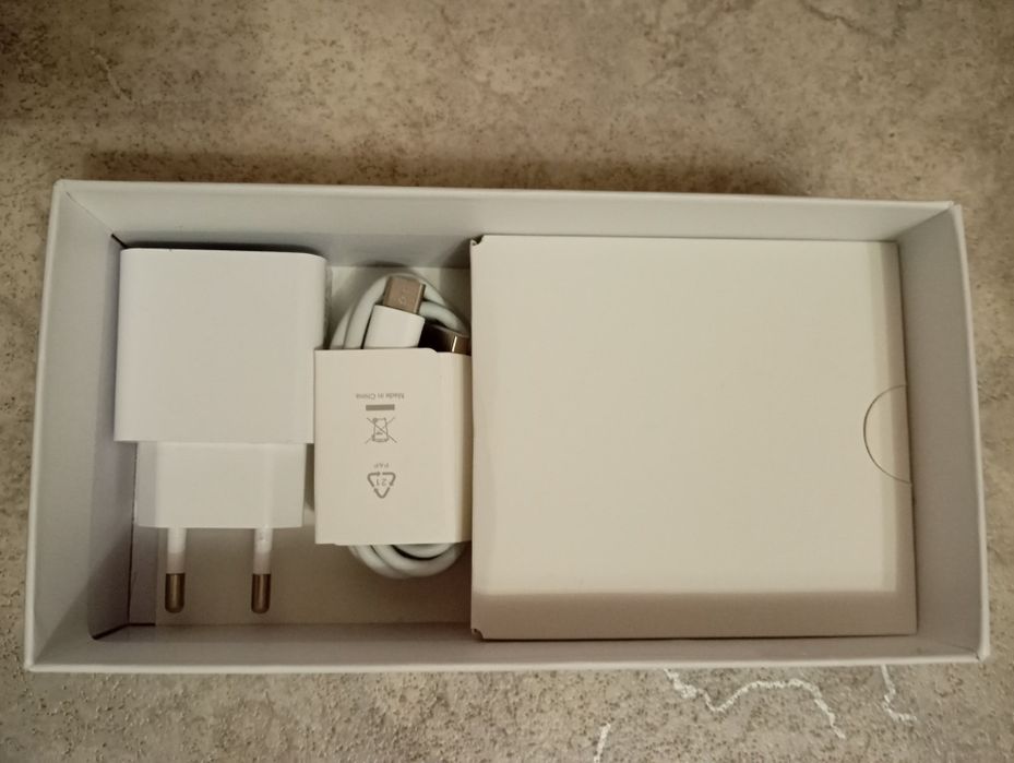 Здравствуйте! Продам телефон редми 13с