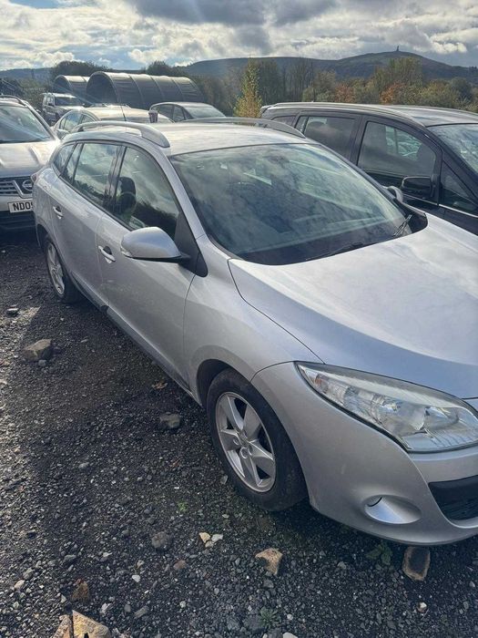 Dezmembez Megane 3 Combi , 1.6 benzină 110Cp cod K4M585 cutie 6 trepte