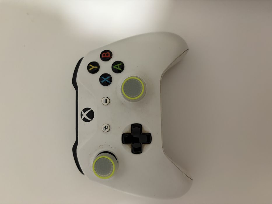 Vand Xbox one S - 2 manete