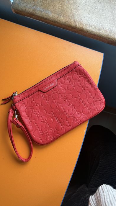 Червена чанта Calvin Klein