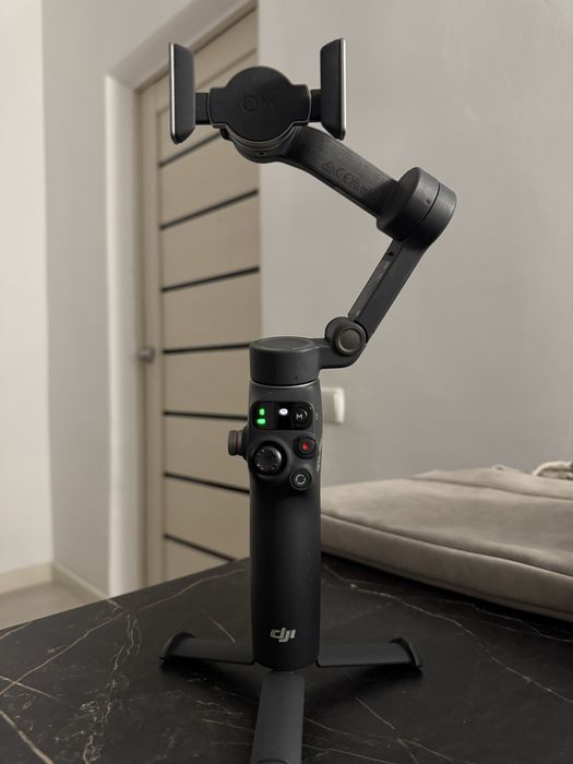DJI Osmo Mobile 8 - стабилизатор для телефона