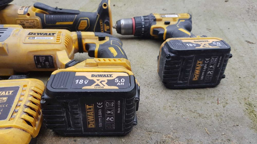 vand set Dewalt 18v cu baterii 5ah
