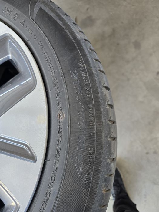 2 Броя 215/55/17 Michelin 5,5mm