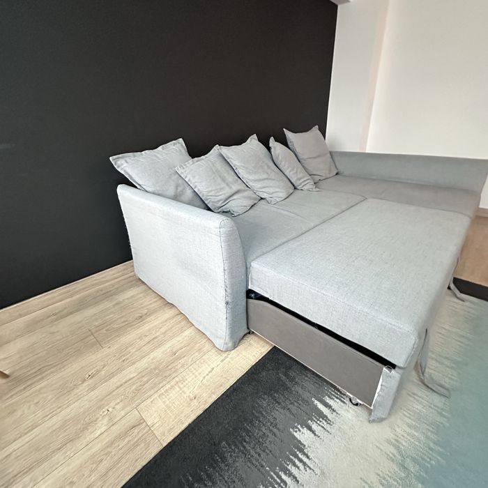 Canapea colțar extensibilă IKEA, gri deschis, cu șezlong și perne