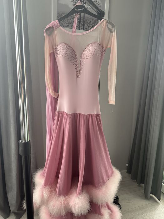 Рокли за спортни танци