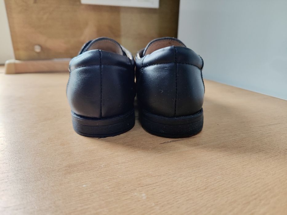 Продам школьные туфли для мальчика