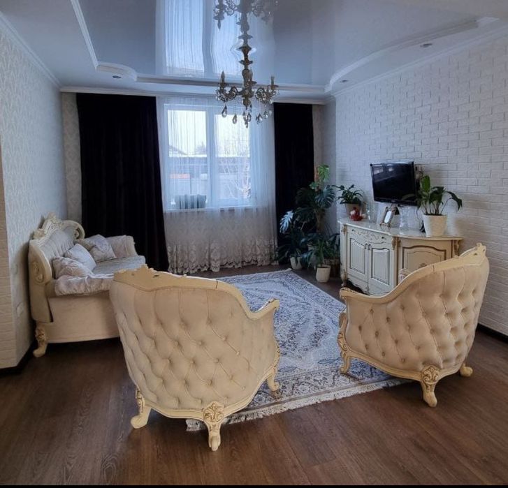 Мягкая мебель (диван и 2 кресла)