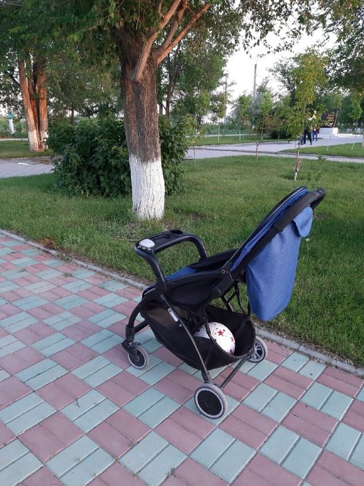 Детская прогулочная коляска